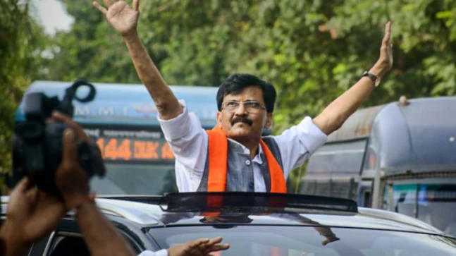 Jhukega nahi, says Sanjay Raut after ED turns up heat; BJP, Uddhav camp trade barbs